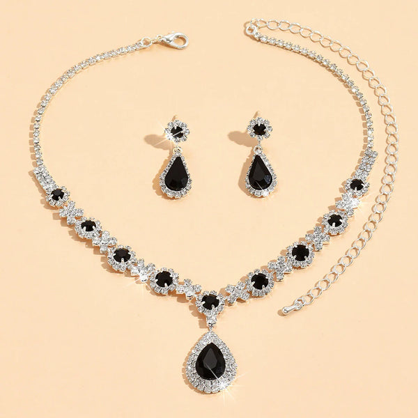 Finoro Iris minimal emerald pendant necklace showing deep green center stone against white linen backdrop.